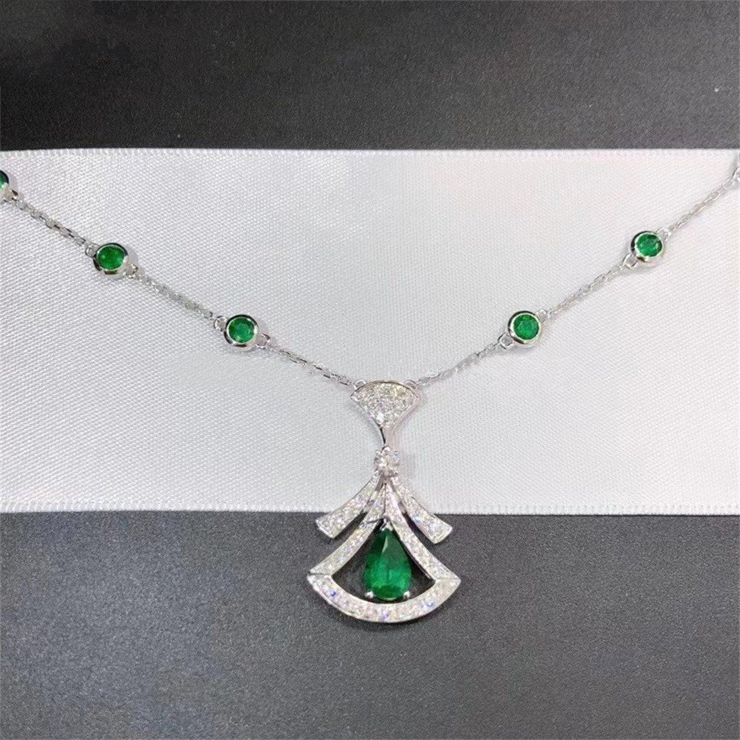 bulgari-divas-dream-necklace-white-gold-set-emeralds-and-diamonds-ref-356955-coral-1_66144aa8-3bca-4adf-812f-595bf1931ec2.jpg