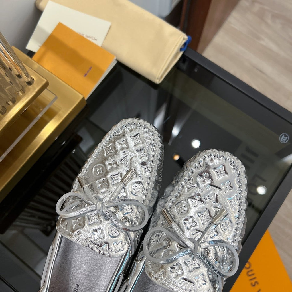LV GLORIA FLAT LOAFER LOGO STAMPING SILVER
