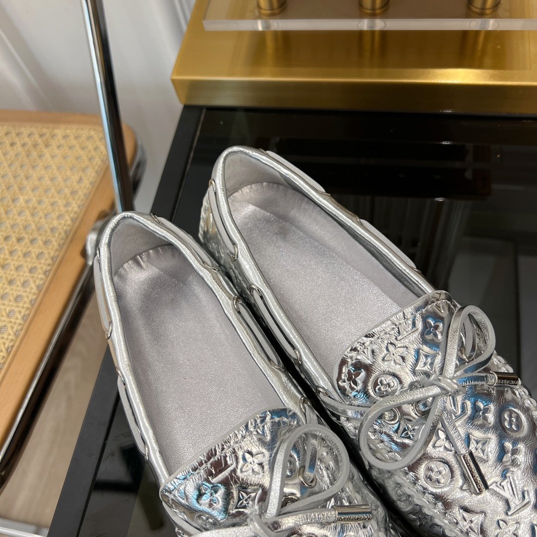 LV GLORIA FLAT LOAFER LOGO STAMPING SILVER