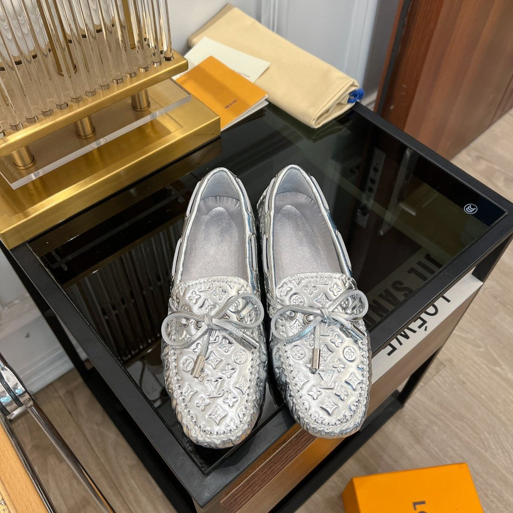 LV GLORIA FLAT LOAFER LOGO STAMPING SILVER