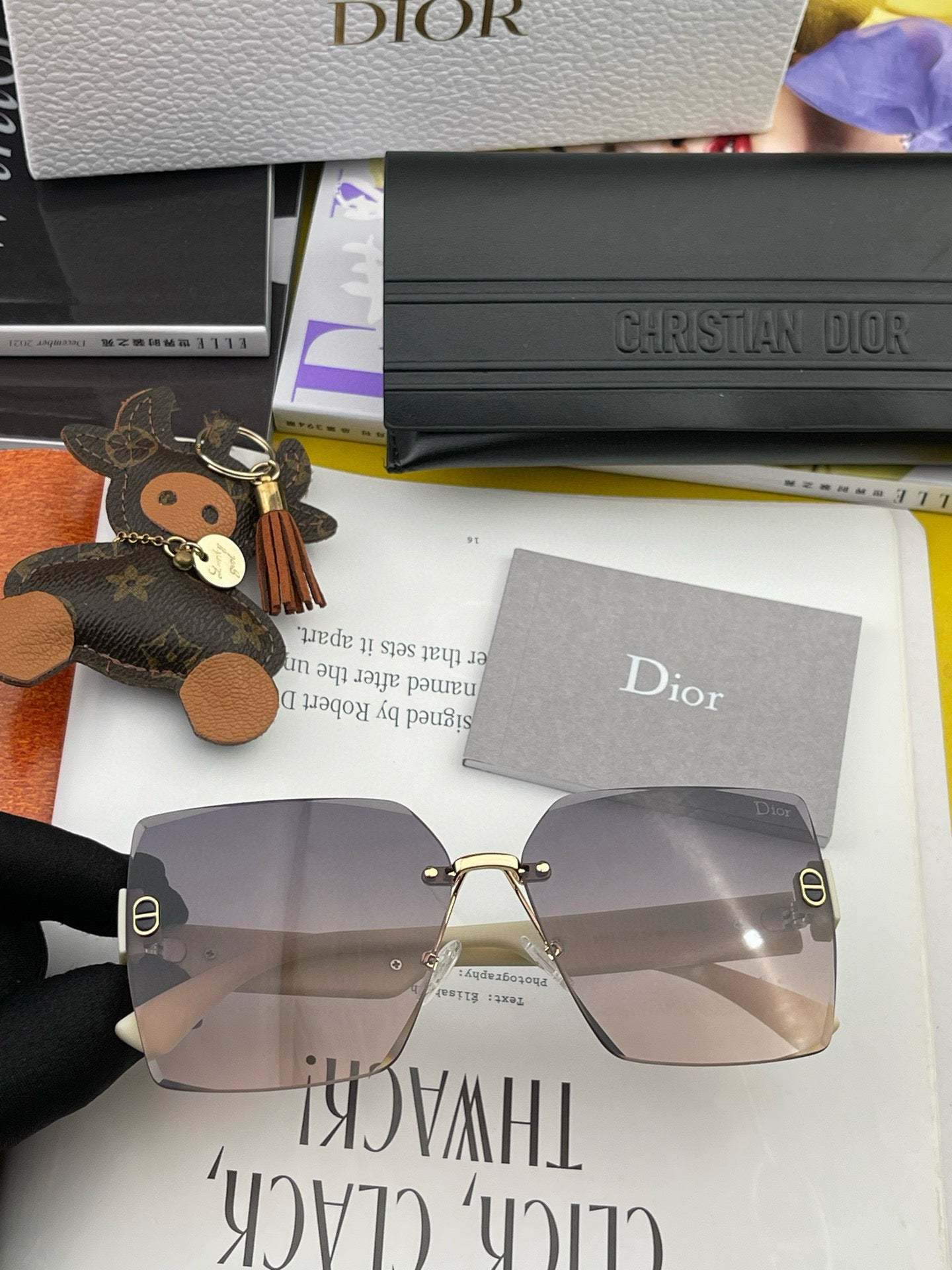 MONTAIGNE SQUARE SUNGLASS CD7159 IN ACETATE