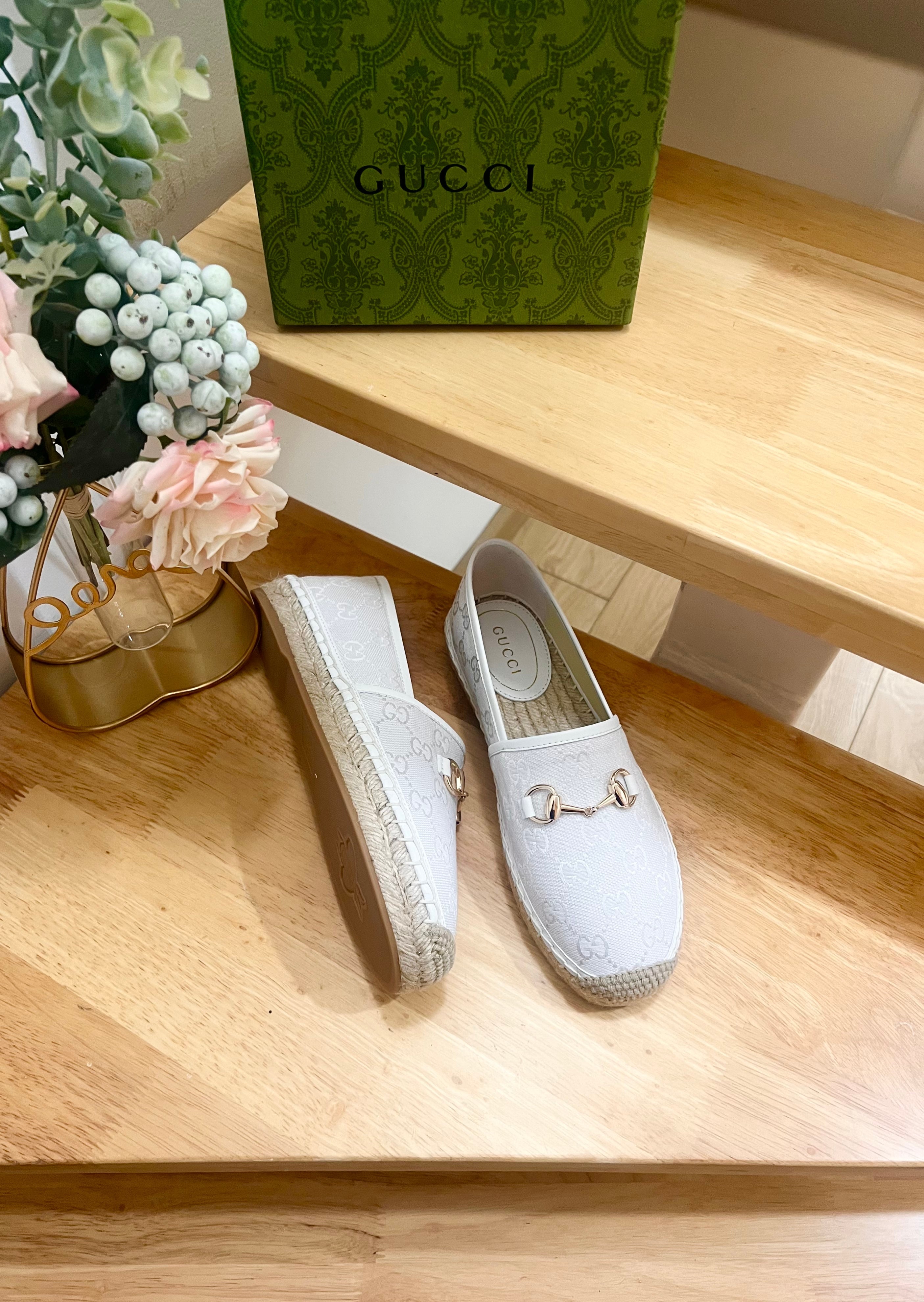 WOMEN'S ESPADRILLE WITH HORSEBIT IN WHITE CANVAS
