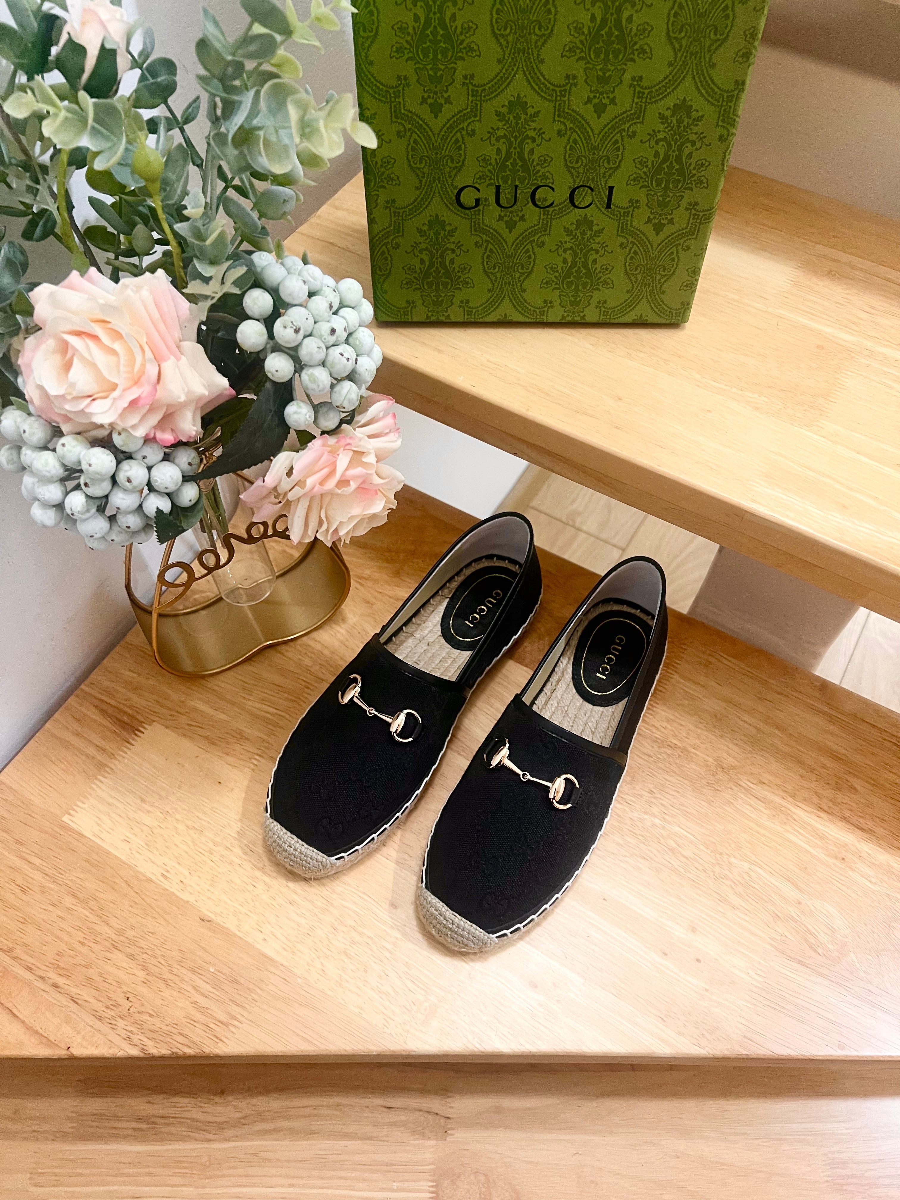 WOMEN'S ESPADRILLE WITH HORSEBIT IN BLACK CANVAS