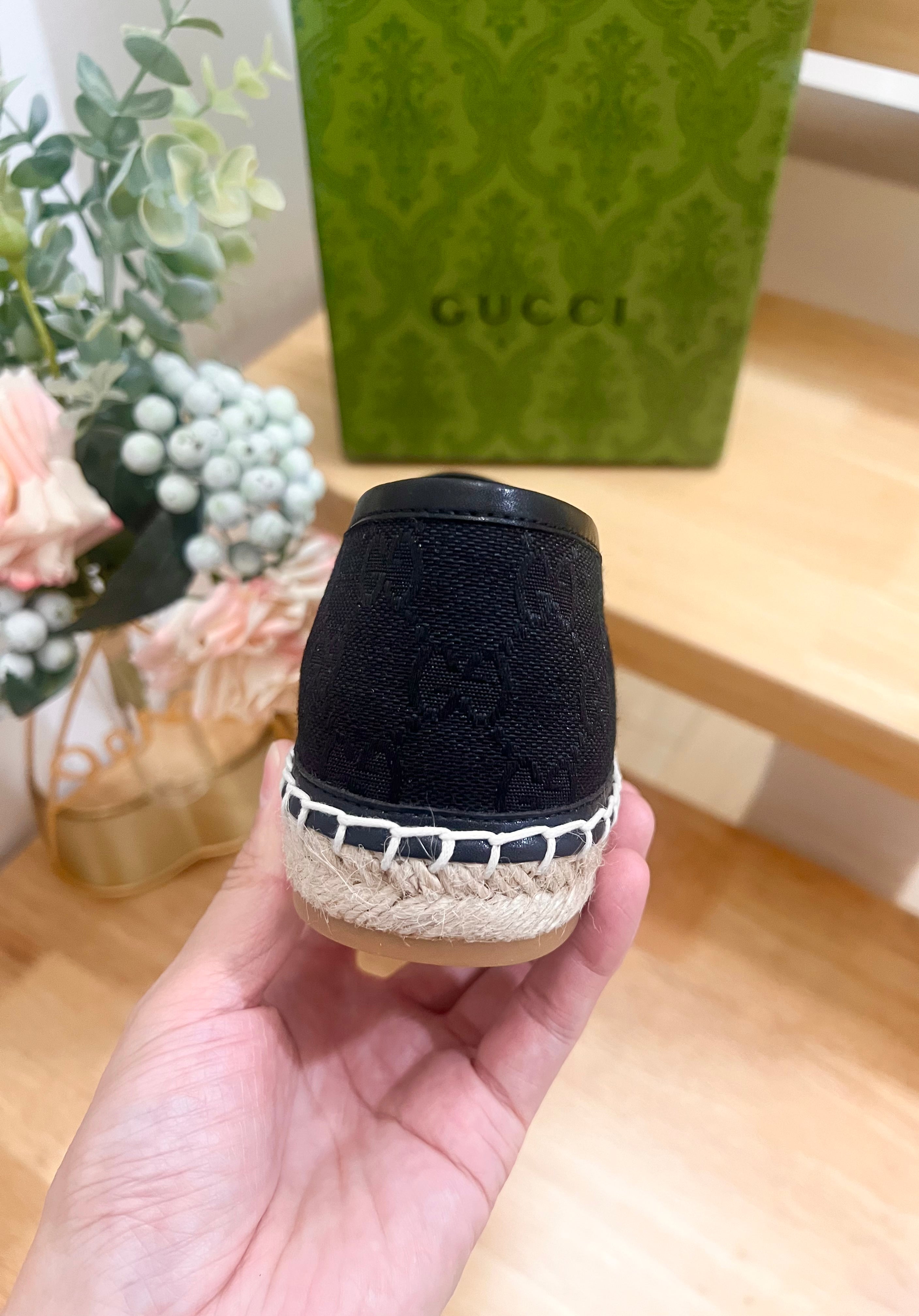 WOMEN'S ESPADRILLE WITH HORSEBIT IN BLACK CANVAS