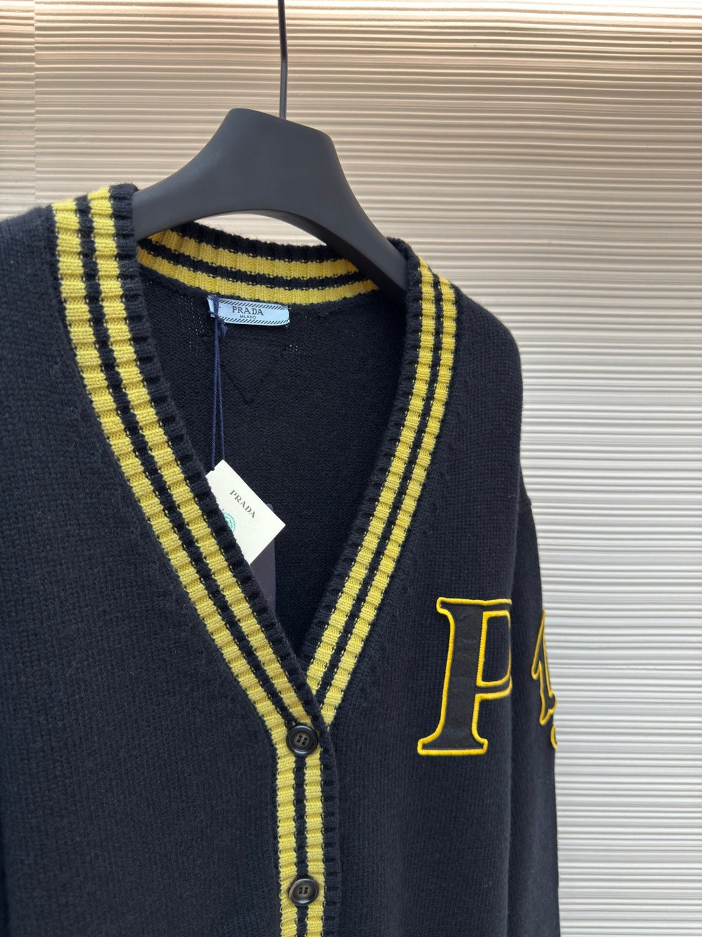 PRADA 25S CARDIGAN 541