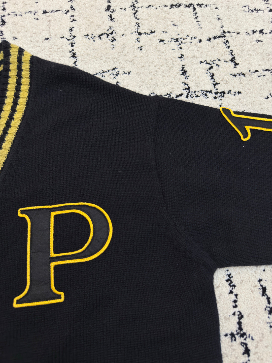 PRADA 25S CARDIGAN 541