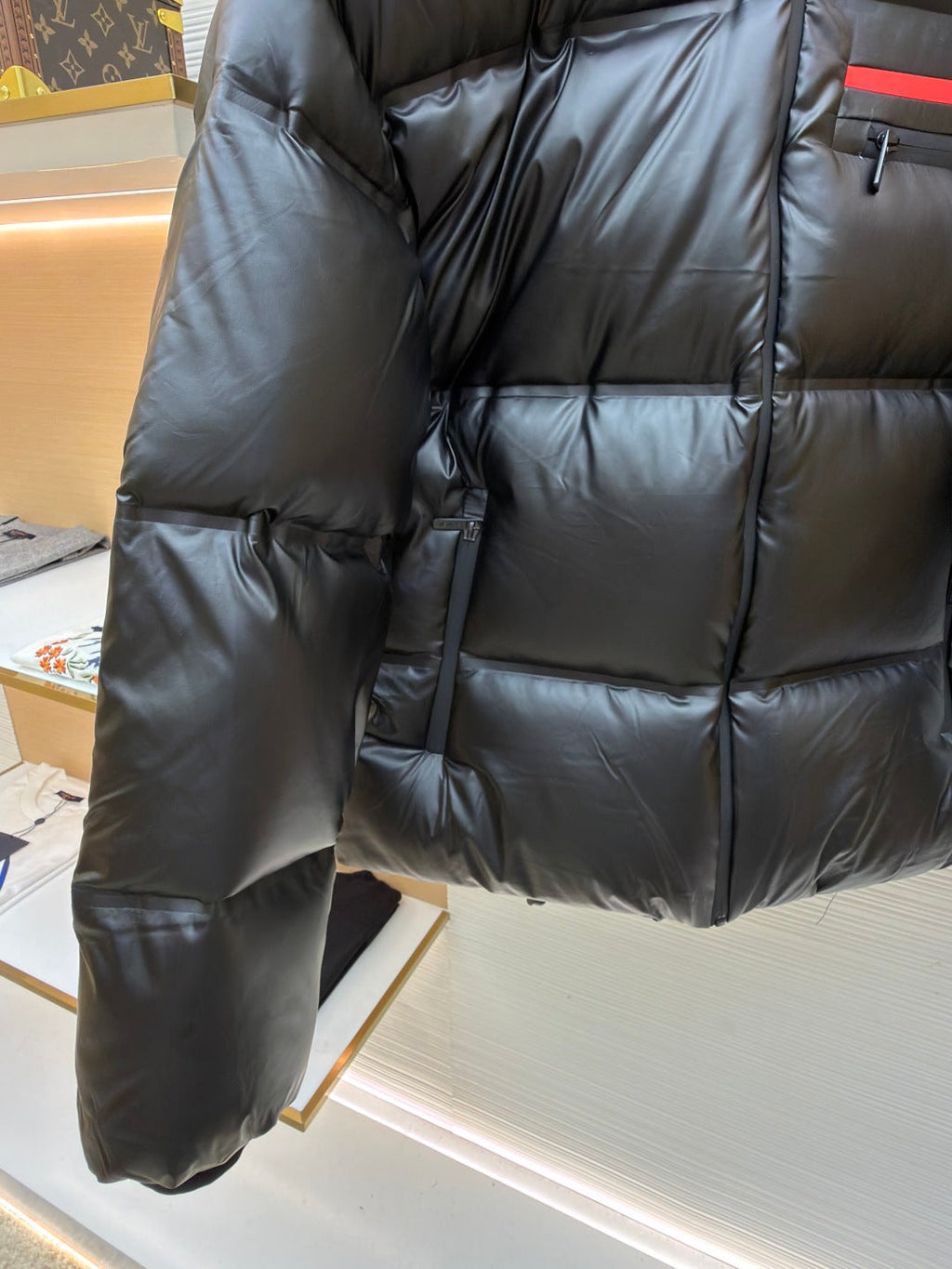 PRADA 25S PUFFER JACKET 543