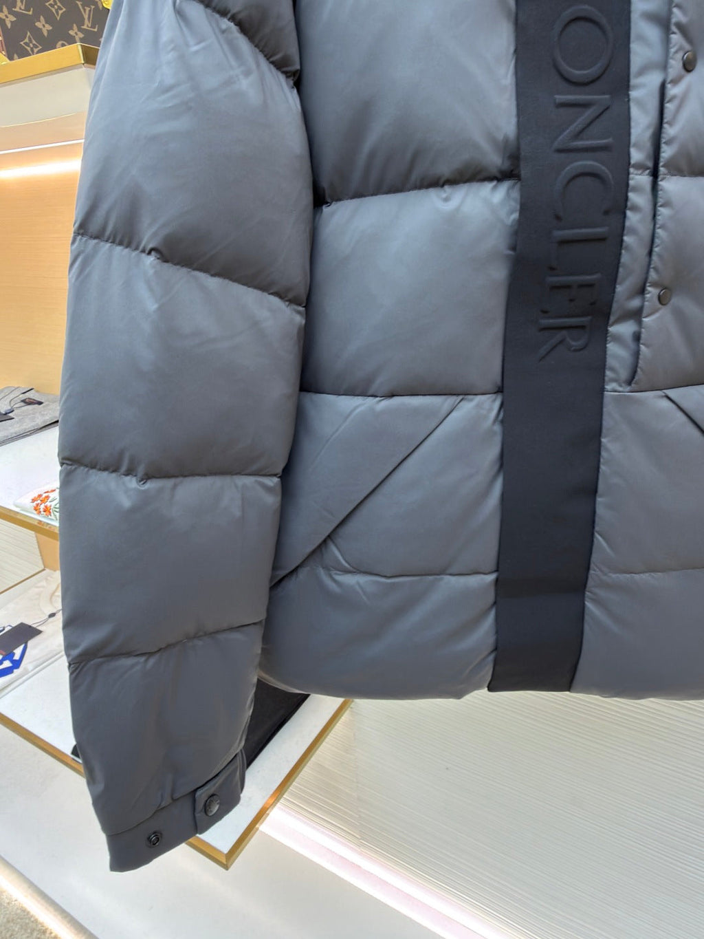 MONCLER 25S DOWN JACKET 218