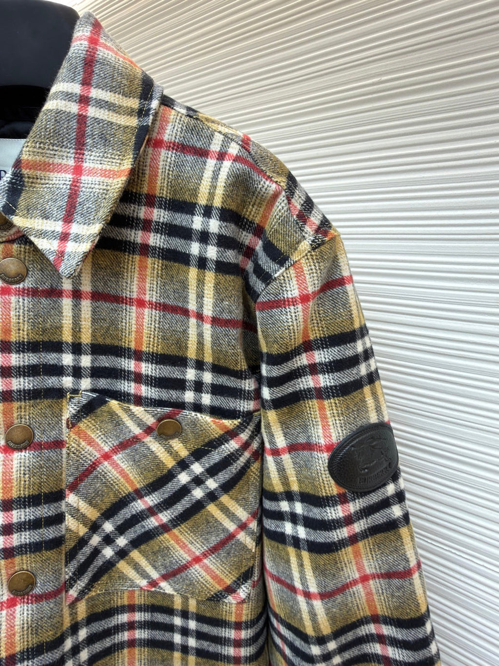 BURBERRY 25S KNITTED-COLLAR PLAID COAT 275