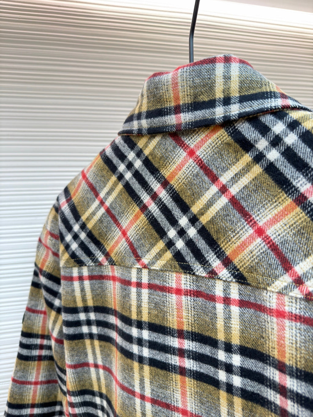 BURBERRY 25S KNITTED-COLLAR PLAID COAT 275