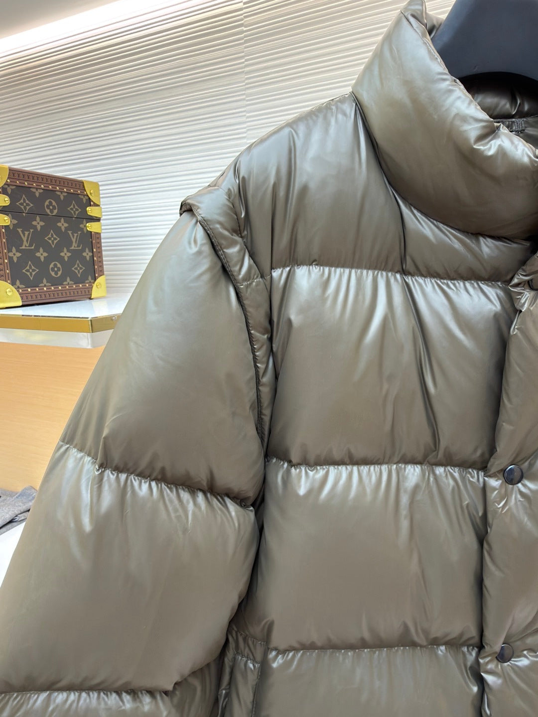 PRADA 25S DOWN JACKET 387