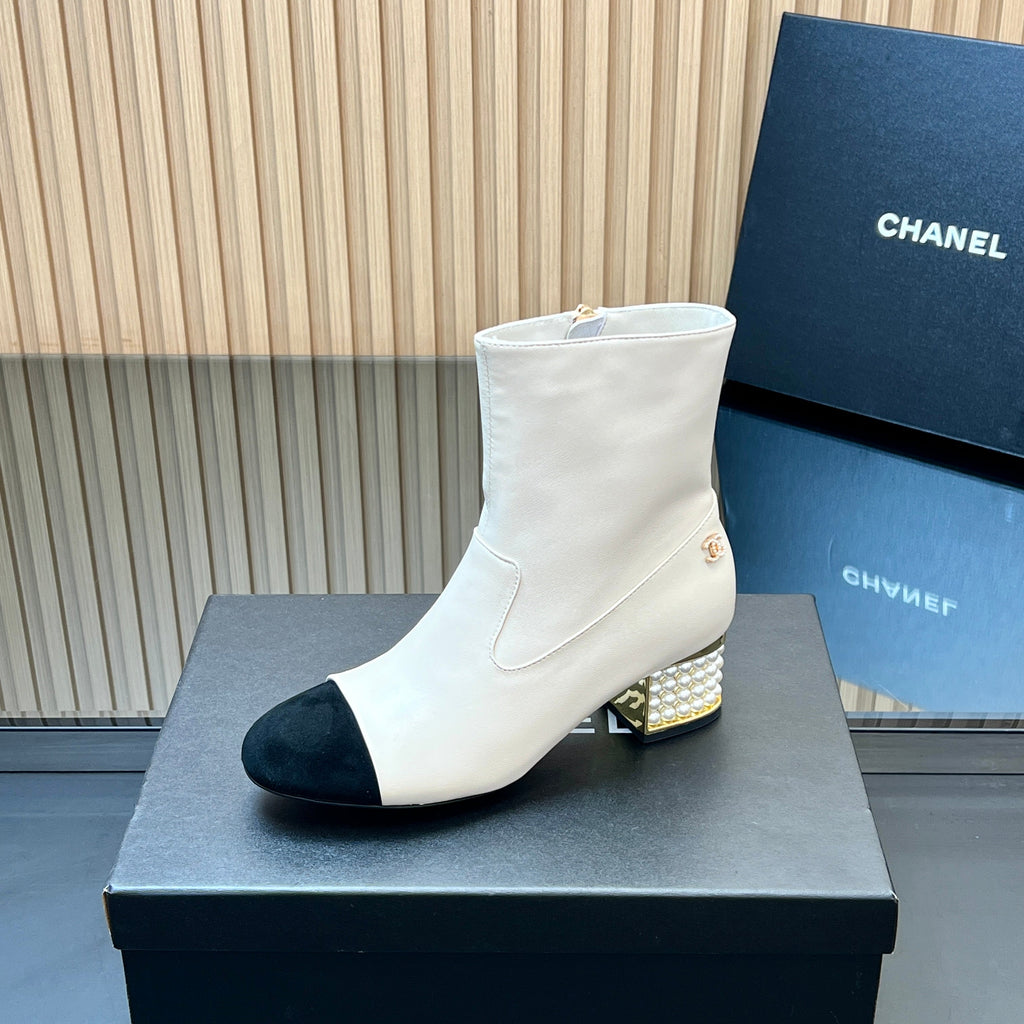 CHANEL 25S TALL BOOTS WITH PEARL DETAILS 50MM IN WHITE CALFSKIN AND BLACK SUEDE