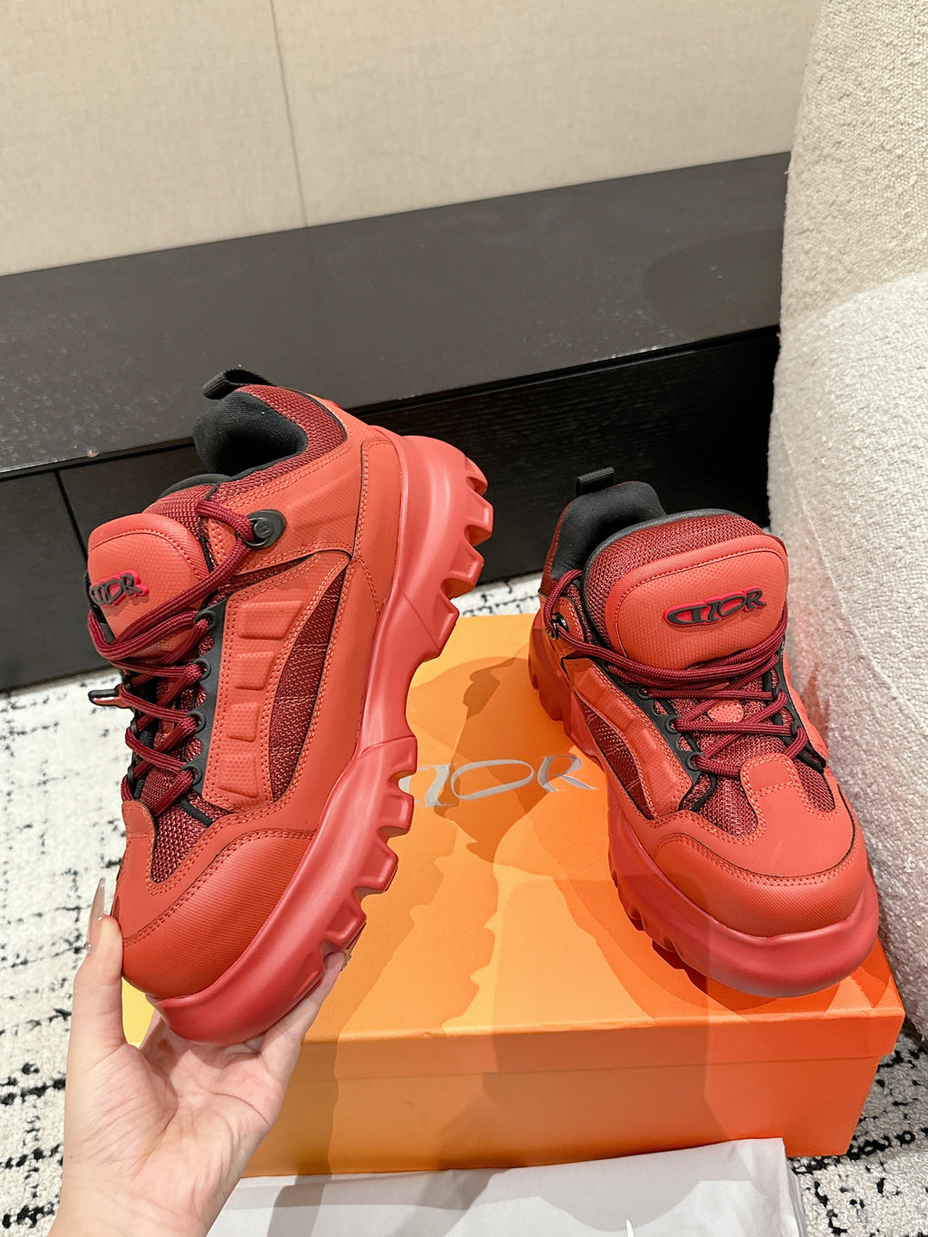 SNEAKER IN RUBY RED CALFSKIN AND BREATHABLE MESH 175307