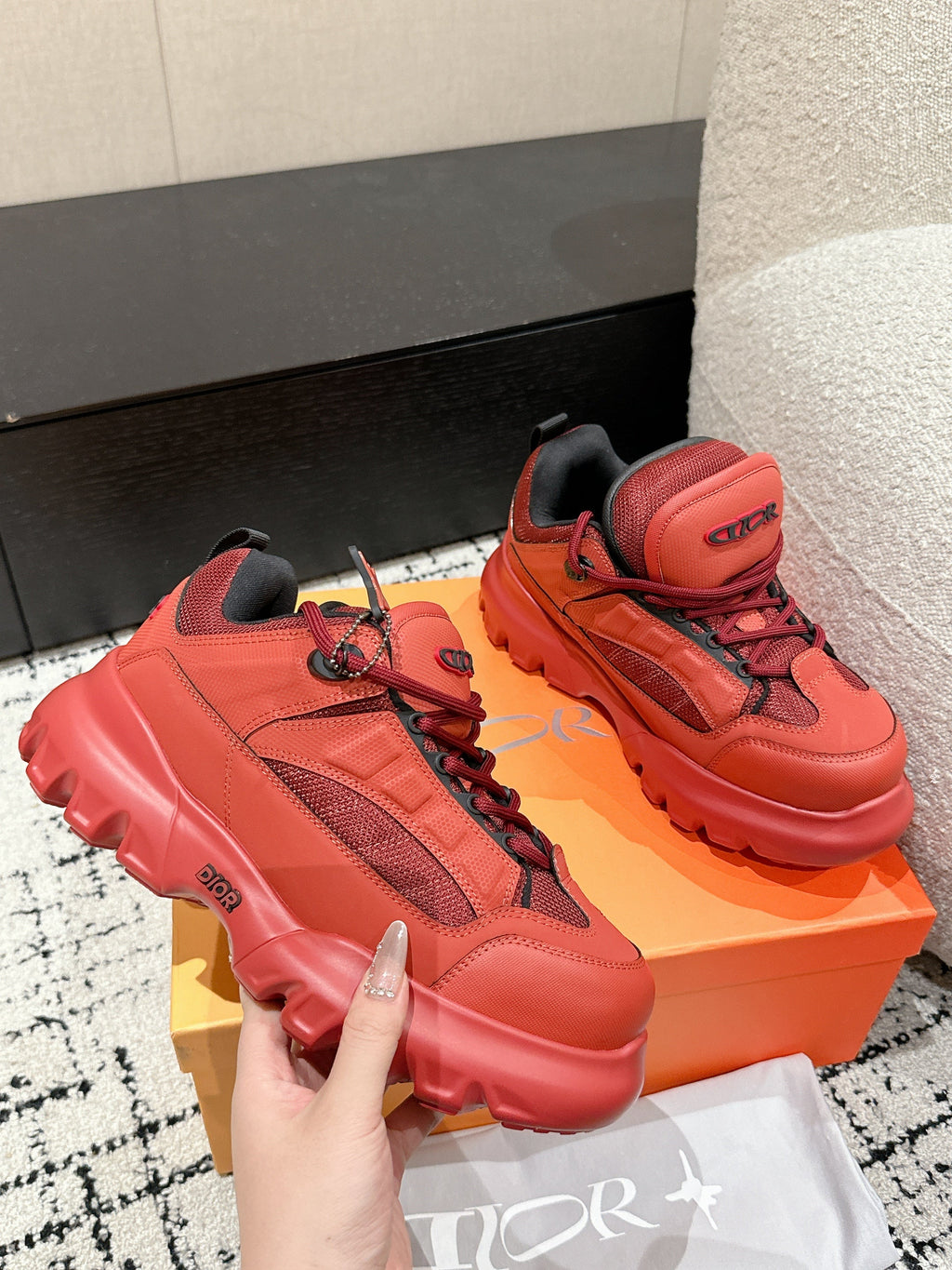 SNEAKER IN RUBY RED CALFSKIN AND BREATHABLE MESH 175307