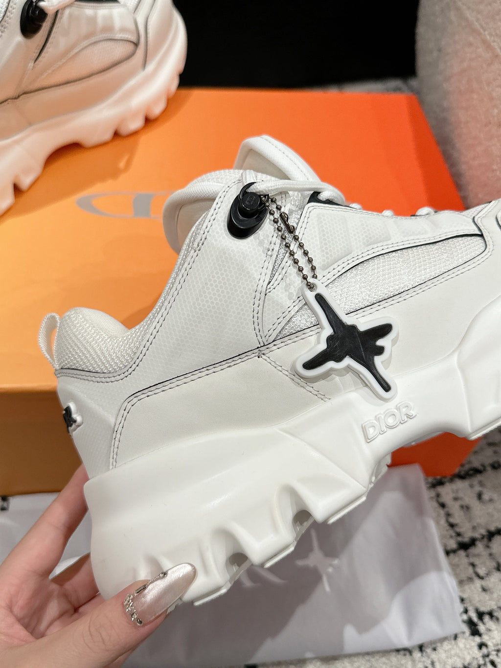 SNEAKER IN WHITE CALFSKIN AND BREATHABLE MESH 175310