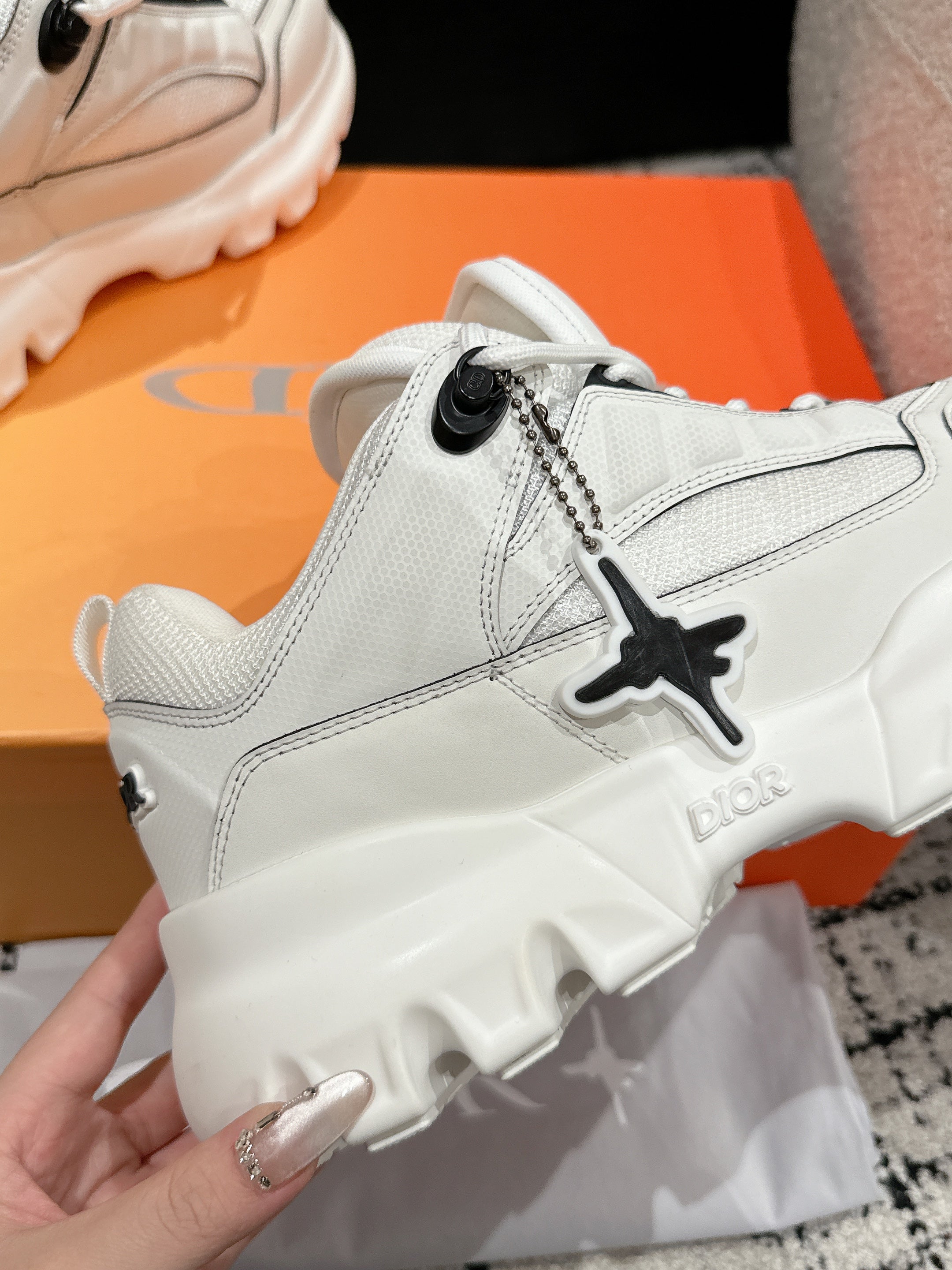 SNEAKER IN WHITE CALFSKIN AND BREATHABLE MESH 175310