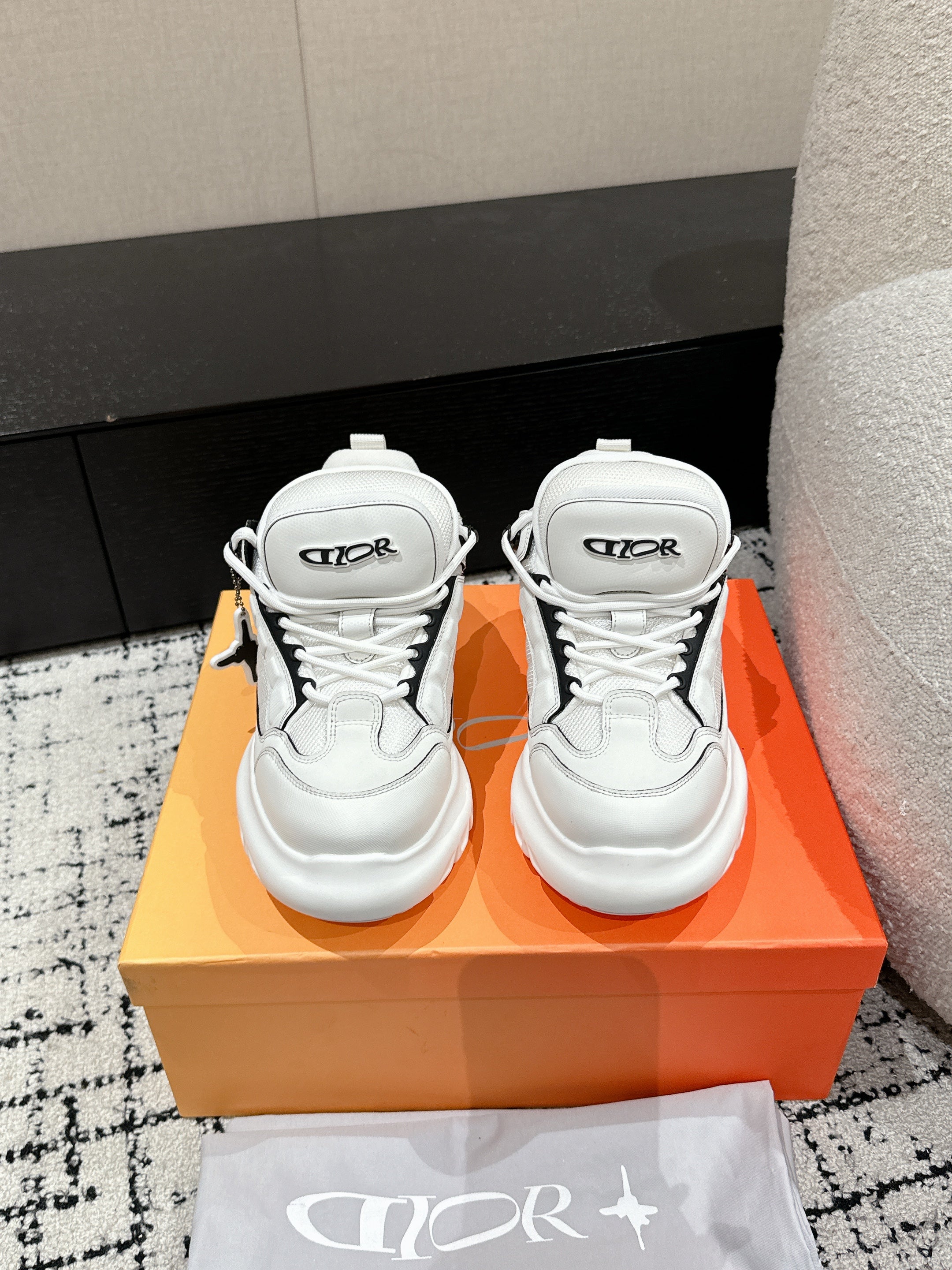 SNEAKER IN WHITE CALFSKIN AND BREATHABLE MESH 175310