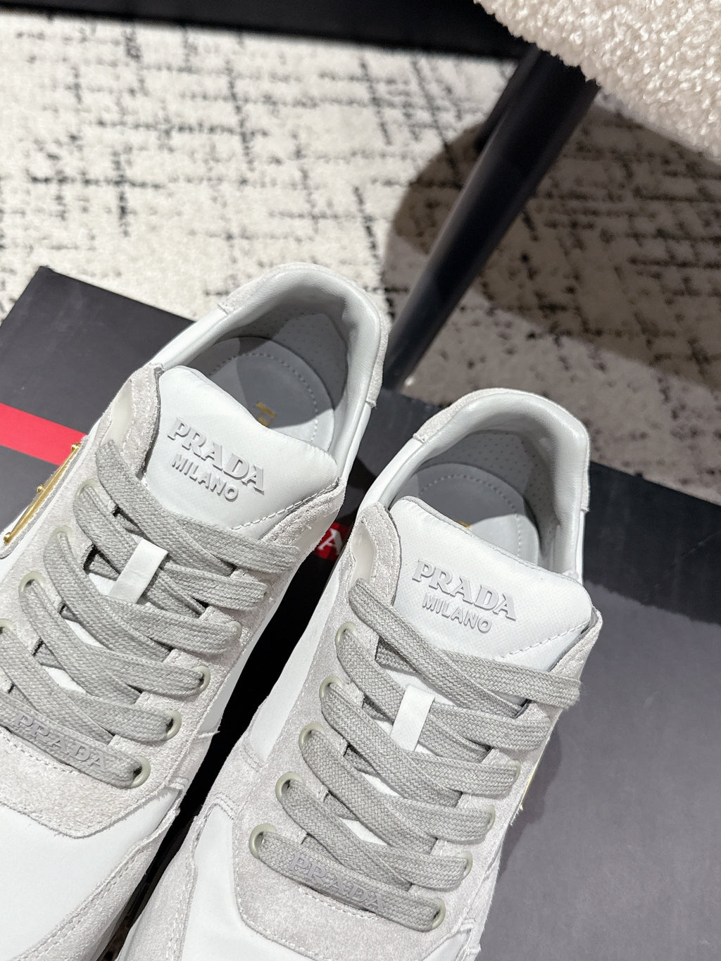 PRADA 25S MEN SNEAKERS LOGO IN WHITE AND LIGHT GRAY NUBUCK AND CANVAS