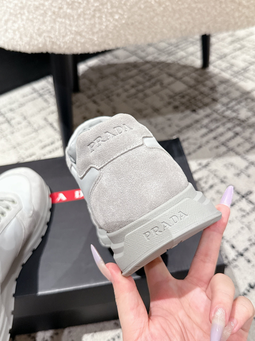 PRADA 25S MEN SNEAKERS LOGO IN WHITE AND LIGHT GRAY NUBUCK AND CANVAS