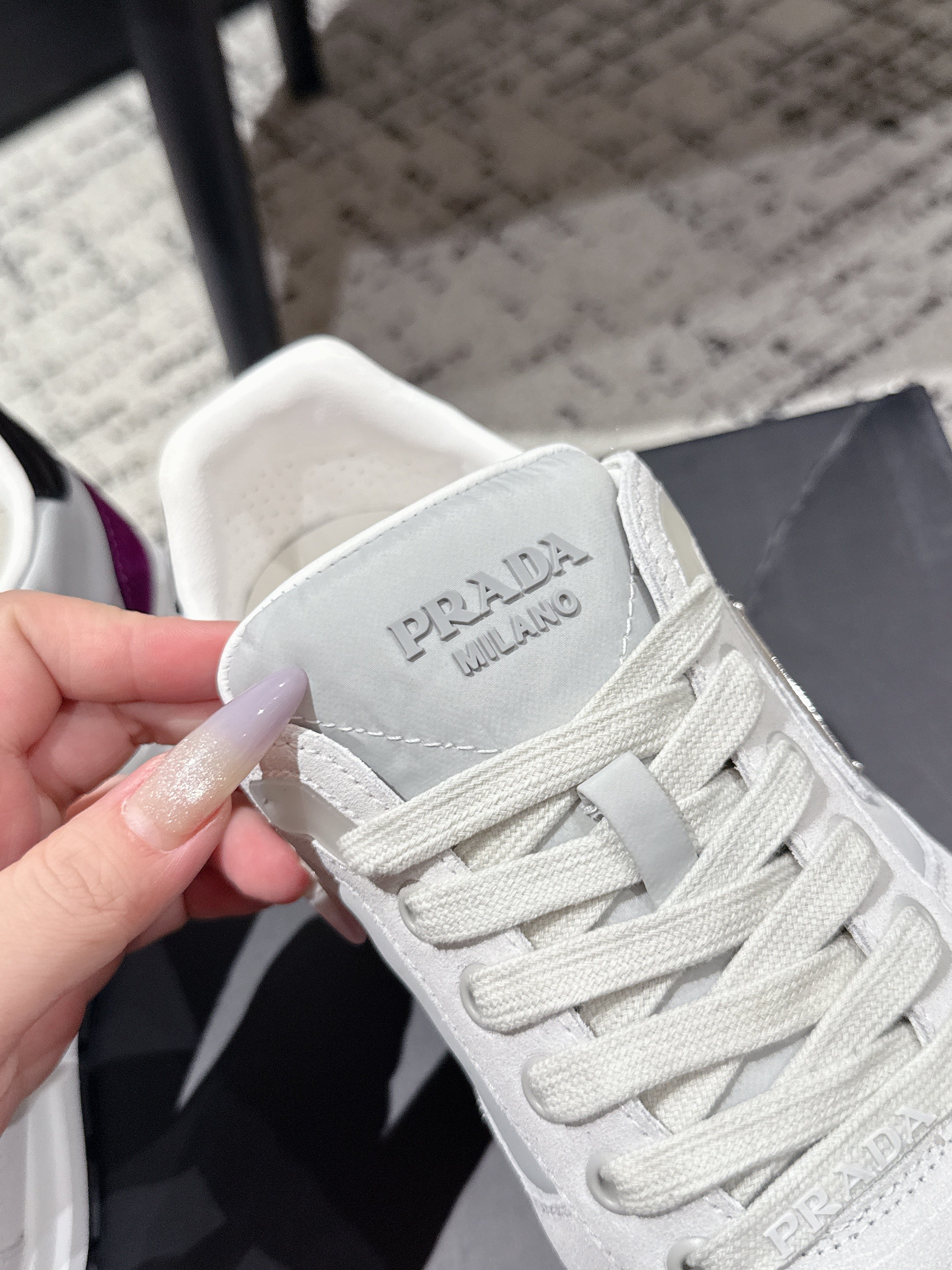 PRADA 25S MEN SNEAKERS LOGO IN WHITE AND MULBERRY NUBUCK AND CANVAS