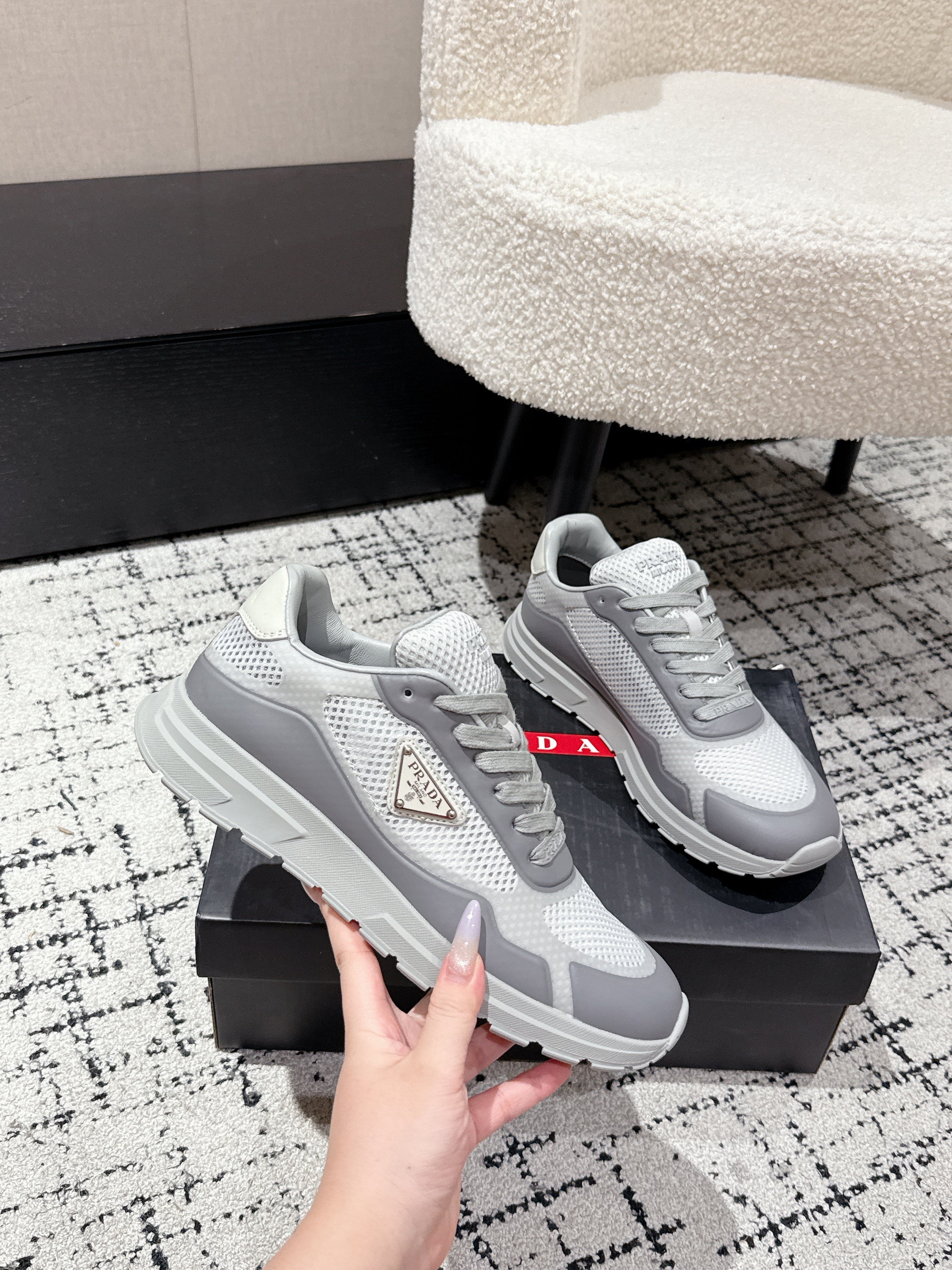 PRADA 25S MEN SNEAKERS IN GRAY AND WHITE CANVAS