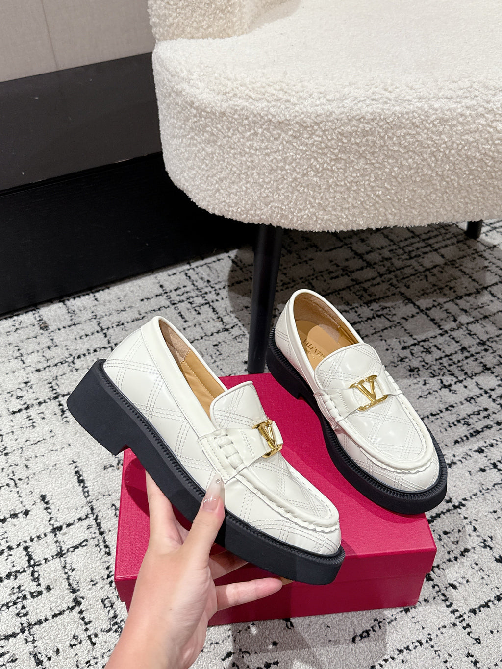 VLTN LOAFER 25S IN CREAM WHITE CALFSKIN WITH GOLD HARDWARE