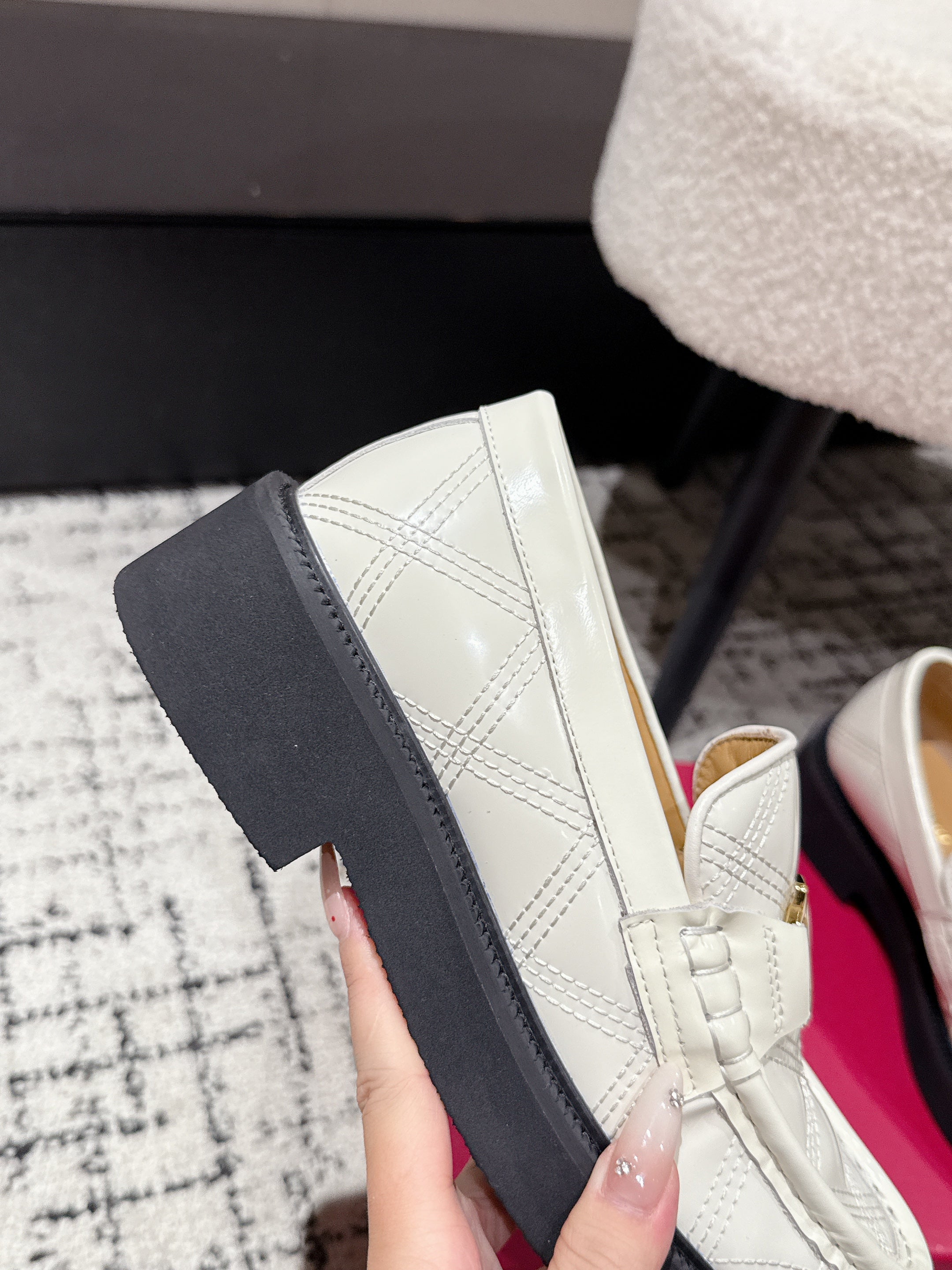 VLTN LOAFER 25S IN CREAM WHITE CALFSKIN WITH GOLD HARDWARE