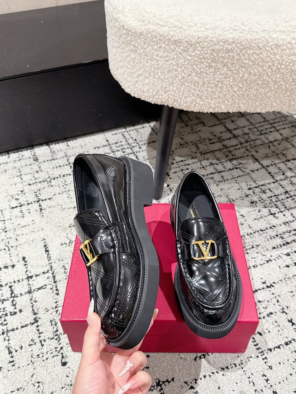 VLTN LOAFER 25S IN BLACK CALFSKIN WITH GOLD HARDWARE