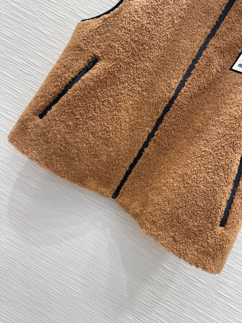 MIUMIU VEST STYLE 800