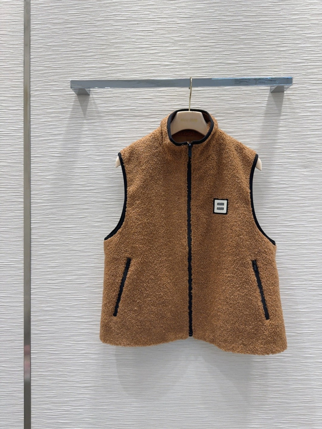 MIUMIU VEST STYLE 800