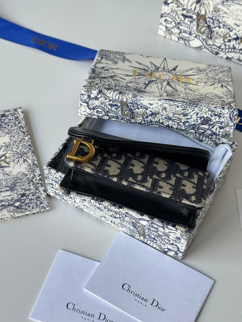 DIOR 25S SADDLE JASMINE GUSSET CARD HOLDER 10 IN BLUE BLACK OBLIQUE JACQUARD CANVAS AND CALFSKIN