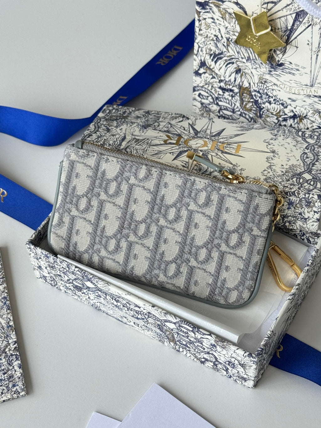 DIOR 25S TRAVEL MYRTE ZIPPED KEY CASE 14 IN GRAY DIOR OBLIQUE JACQUARD CANVAS