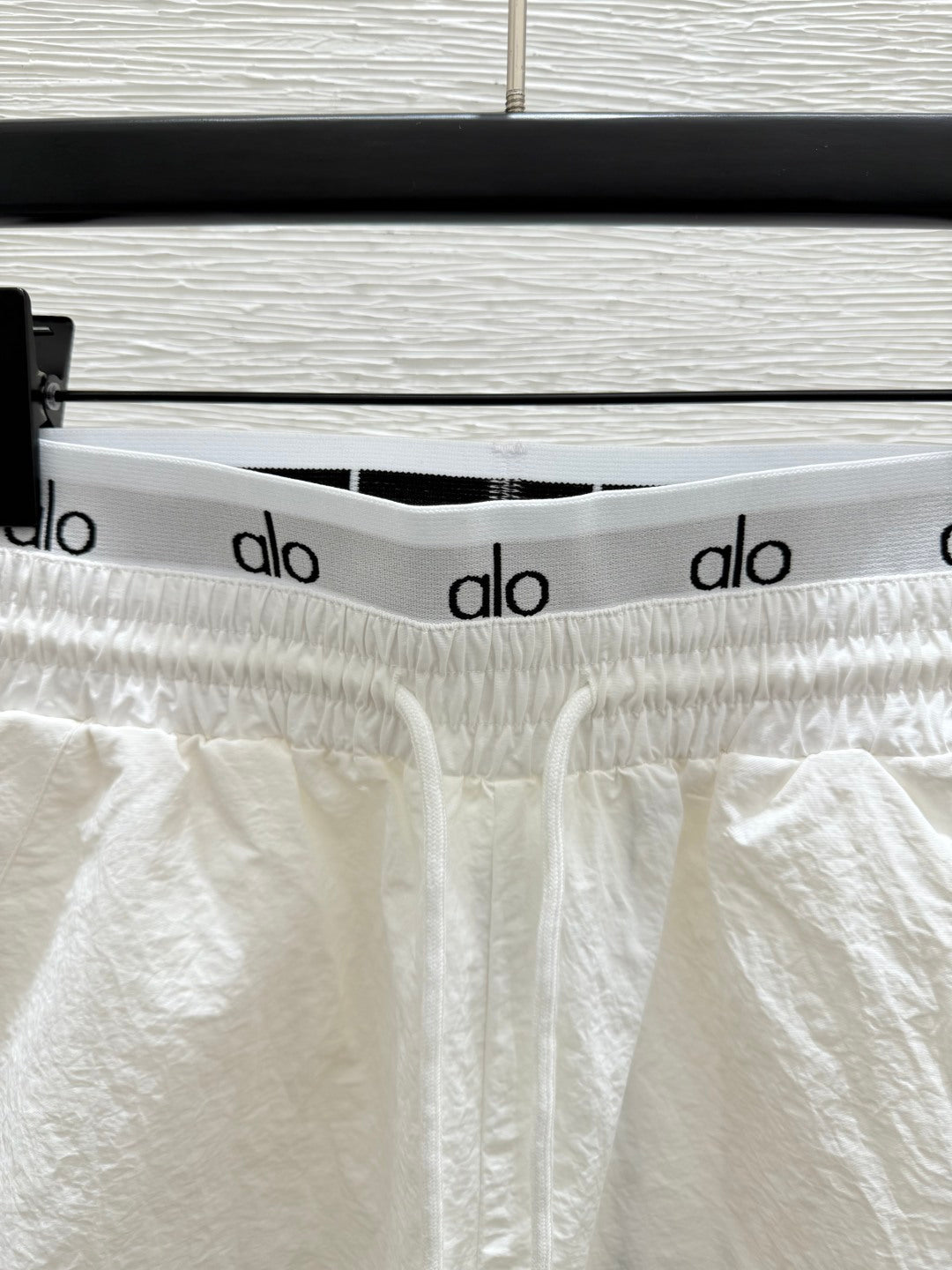 ALO STRAIGHT-LEG PANTS STYLE 84