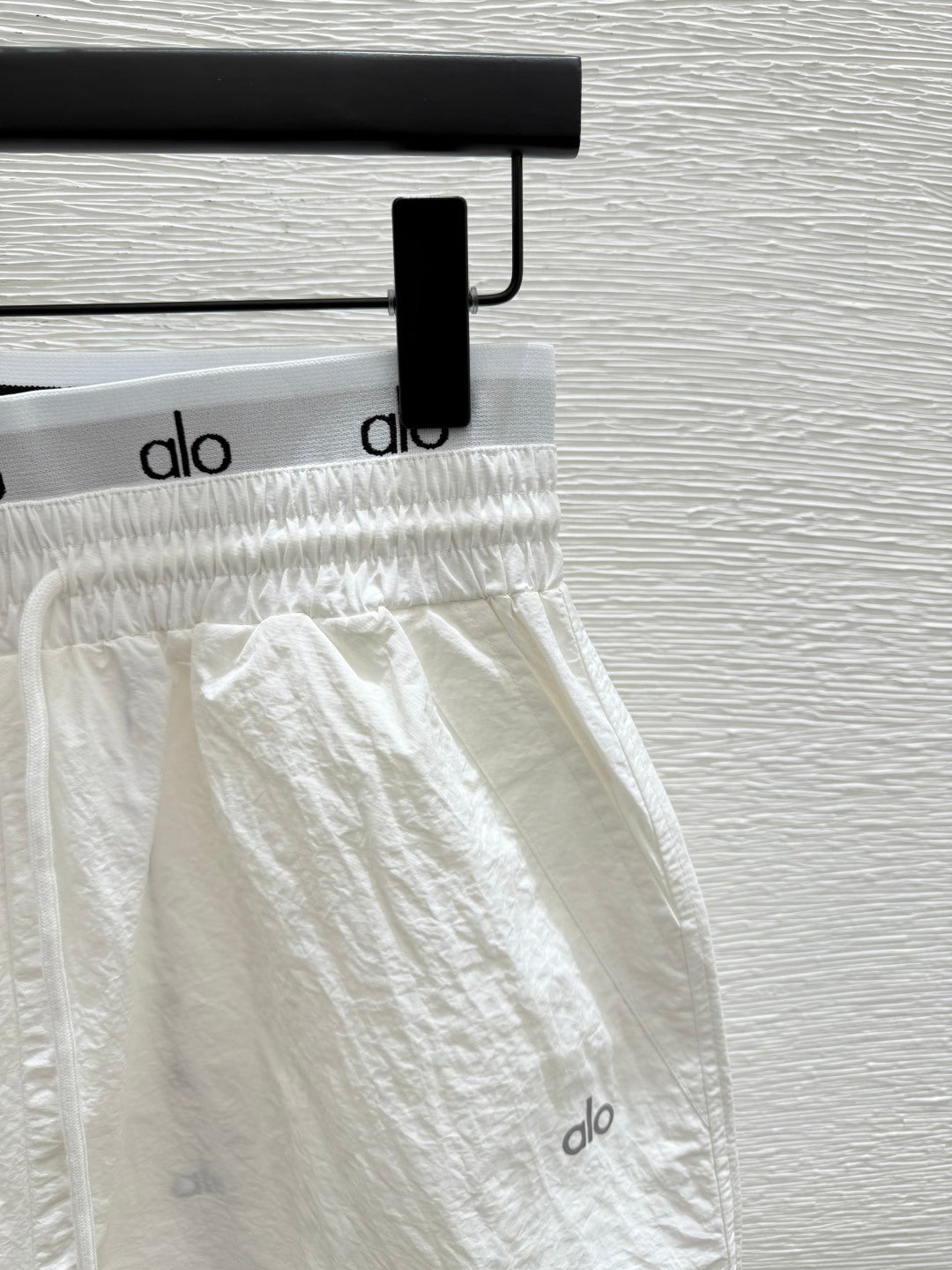 ALO STRAIGHT-LEG PANTS STYLE 84