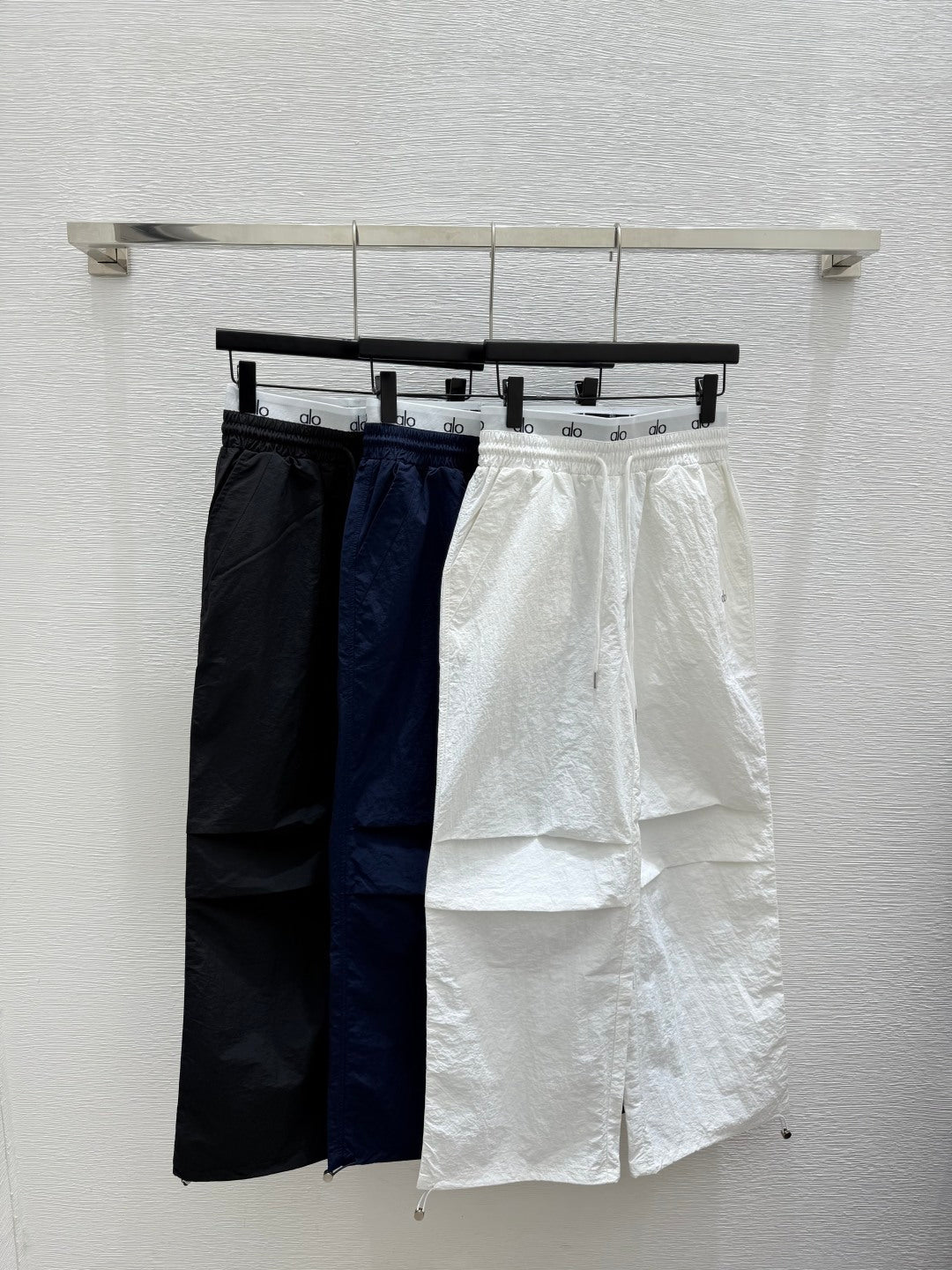 ALO STRAIGHT-LEG PANTS STYLE 85