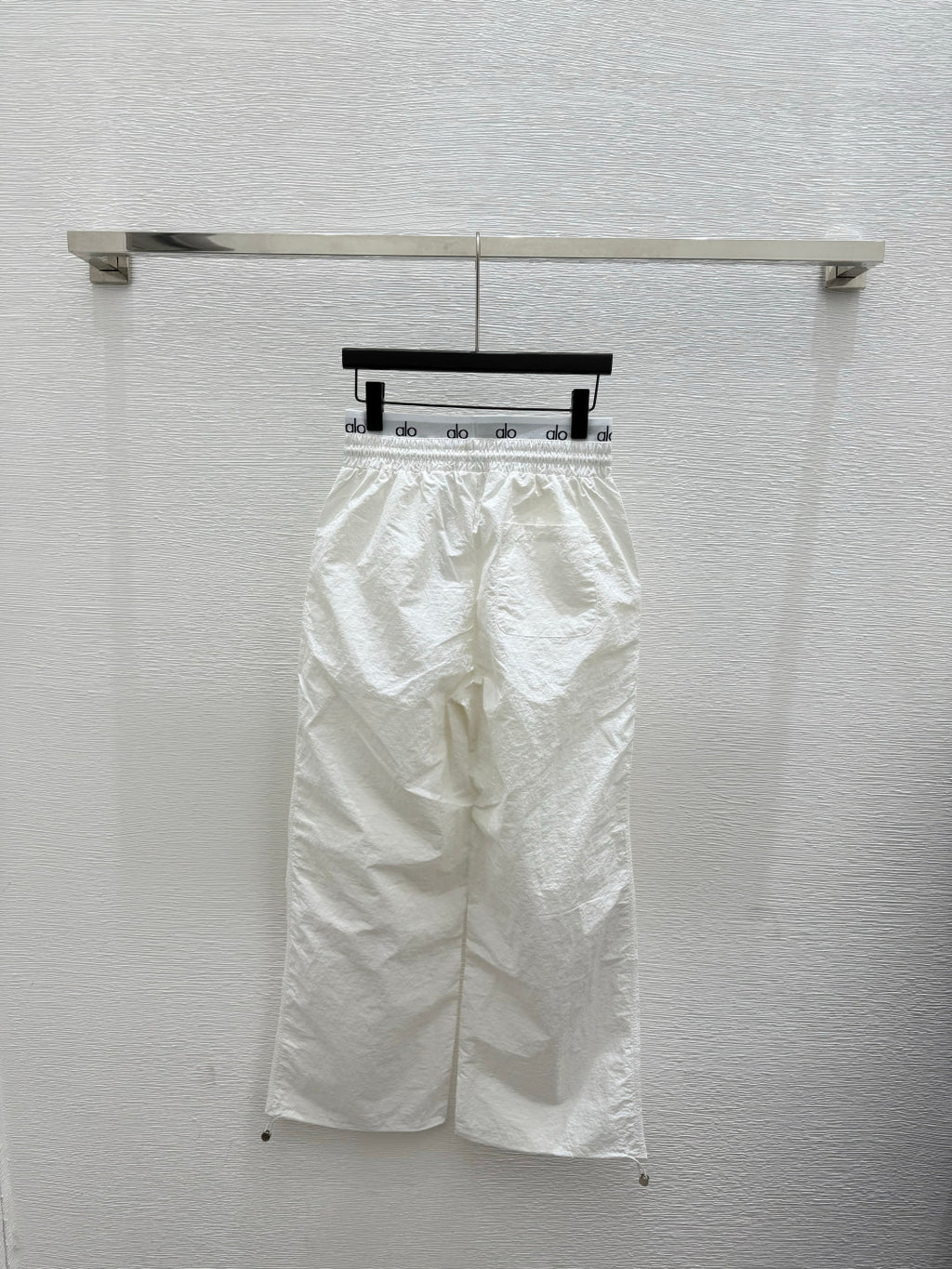 ALO STRAIGHT-LEG PANTS STYLE 84