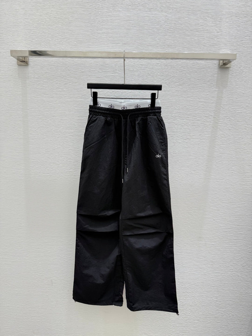 ALO STRAIGHT-LEG PANTS STYLE 86