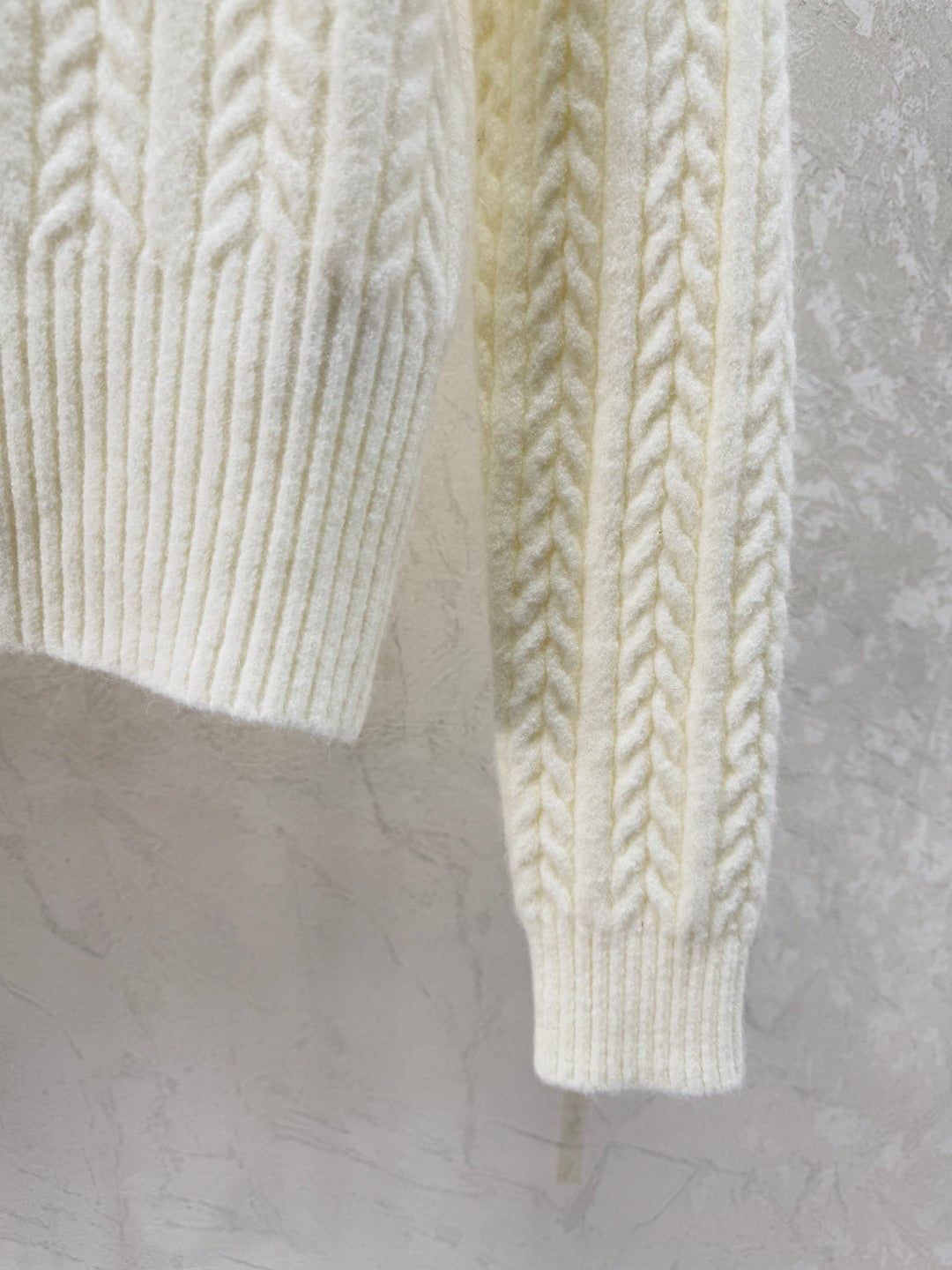 CHANEL 25S FUR-COLLAR CARDIGAN 516