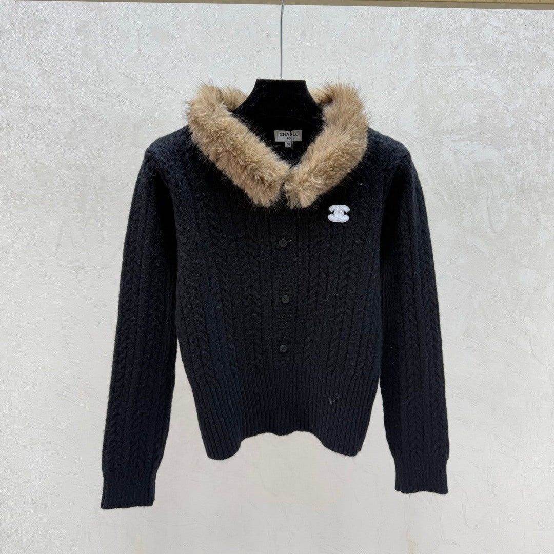 CHANEL 25S FUR-COLLAR CARDIGAN 518