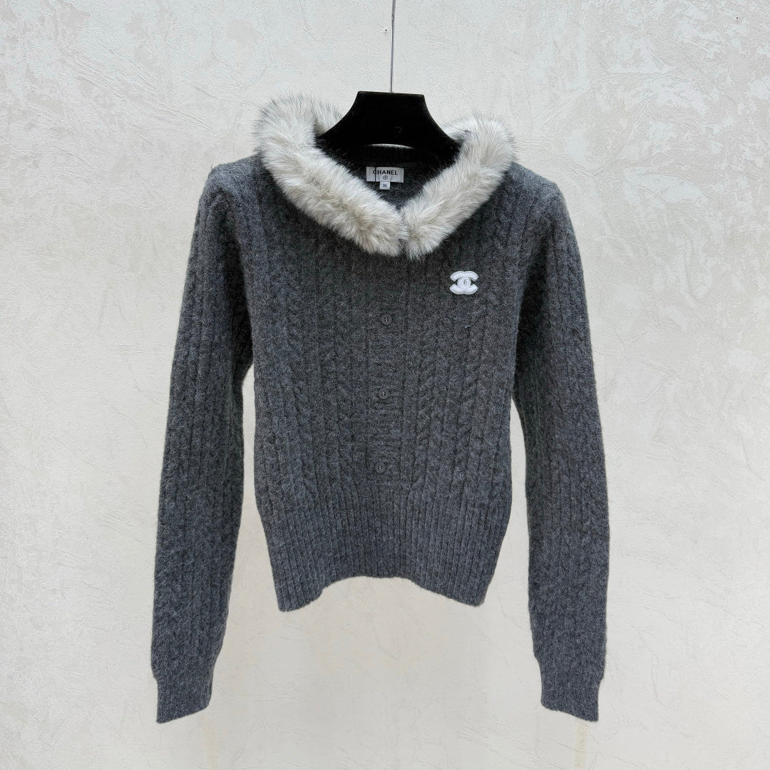 CHANEL 25S FUR-COLLAR CARDIGAN 517