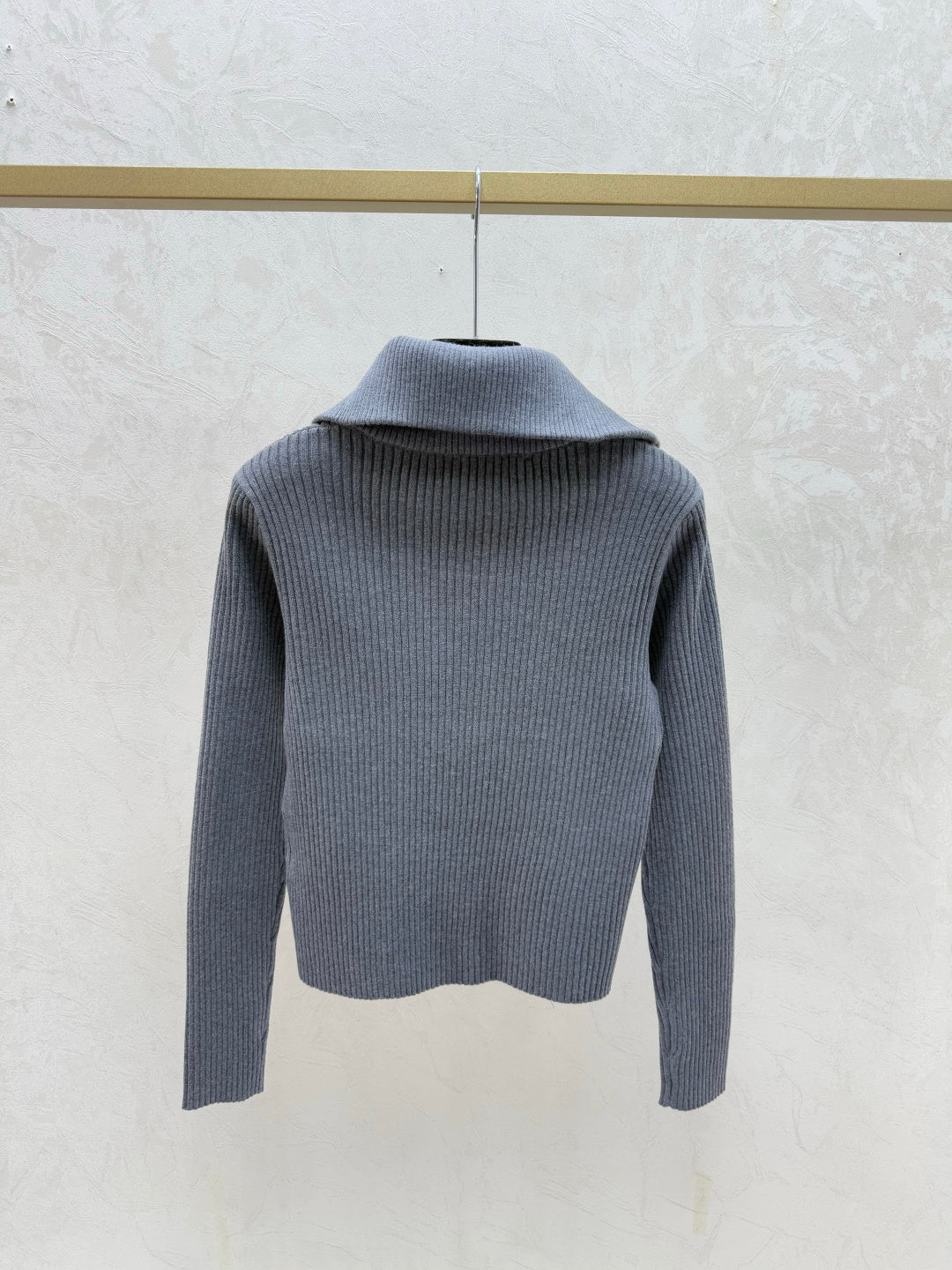 MIUMIU SWEATER STYLE 681