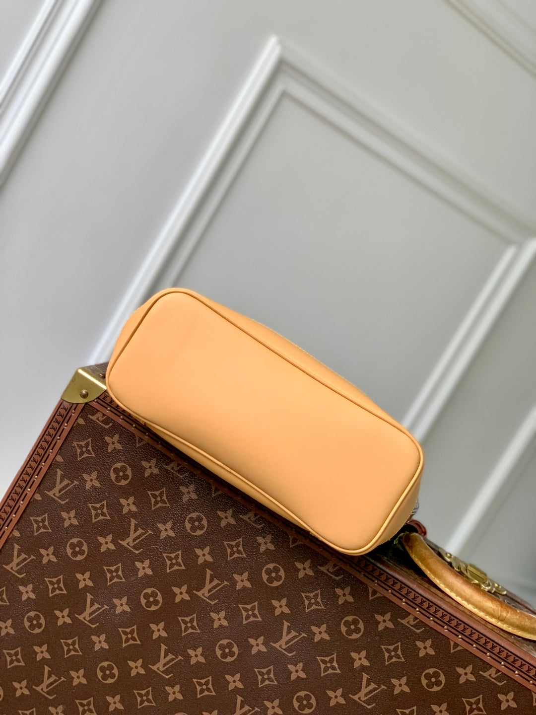 SOHO MM 32 IN BROWN MONOGRAM COATED CANVAS AND CALFSKIN