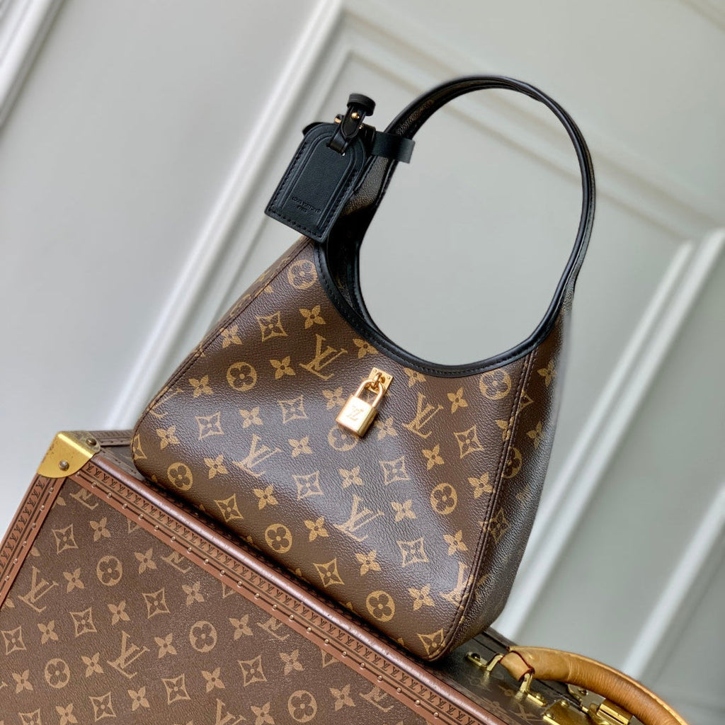 THE DROP PM 28 IN BROWN MONOGRAM COATED CANVAS AND CALFSKIN