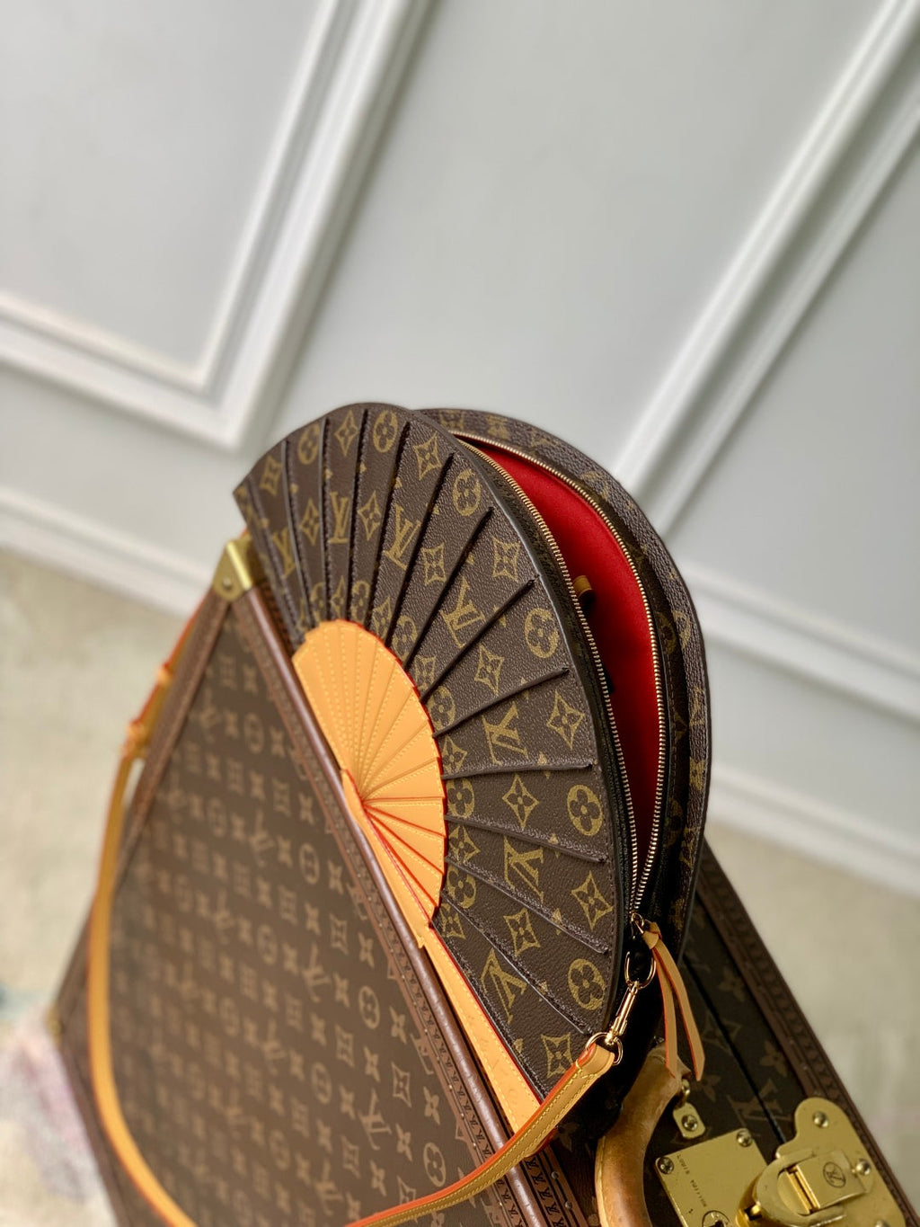 LV FAN 37 IN BROWN MONOGRAM COATED CANVAS AND CALFSKIN