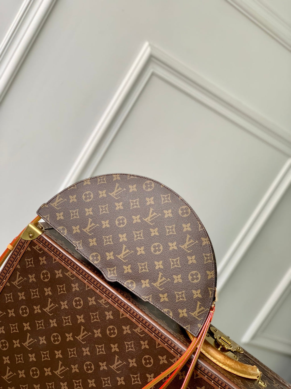 LV FAN 37 IN BROWN MONOGRAM COATED CANVAS AND CALFSKIN