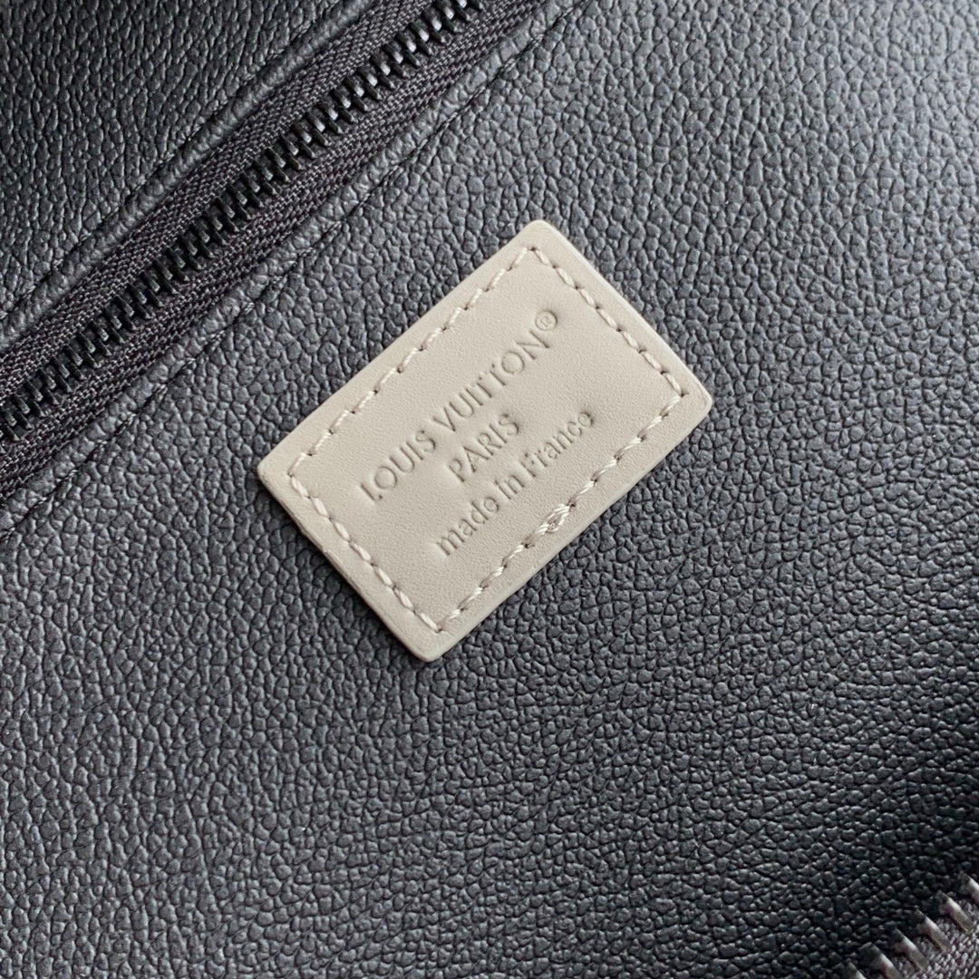 DOPP KIT 28 IN LIGHT GREY MONOGRAM SHADOW CALFSKIN