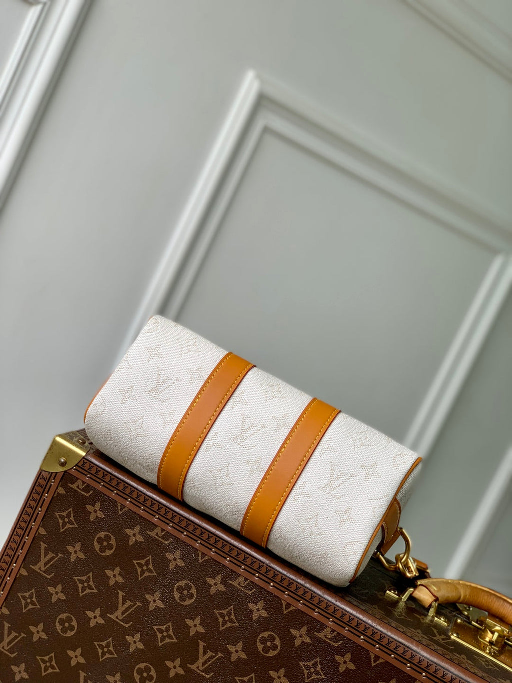 KEEPALL BANDOULIÈRE 25 IN WHITE MONOGRAM HERITAGE CANVAS BRWON CALFSKIN