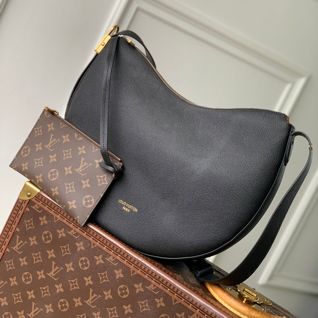 LOW KEY COOKIE MM 32 IN BLACK CALFSKIN BROWN MONOGRAM TAG