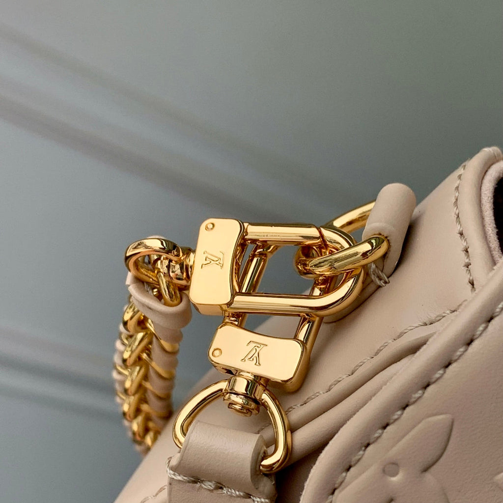 WALLET ON CHAIN IVY 23 IN BEIGE MONOGRAM REVERSE CANVAS EMBOSSED LOGO