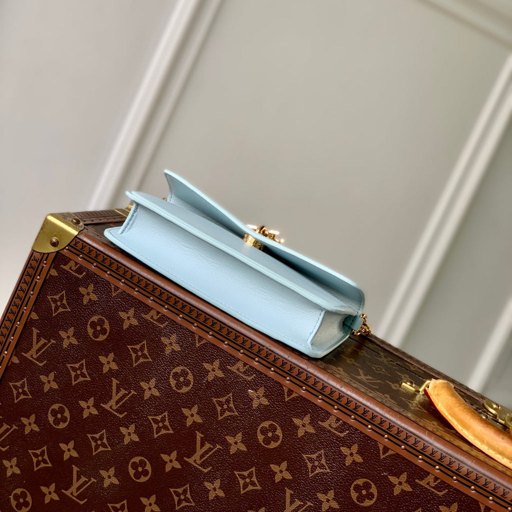 WALLET ON CHAIN BLOOM 20 IN AZUR BLUE CALFSKIN